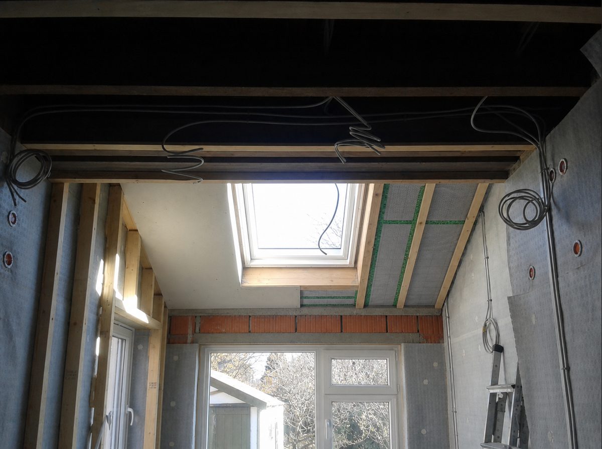 Dachsanierung mit Dachfenstereinbau – CREOTEC