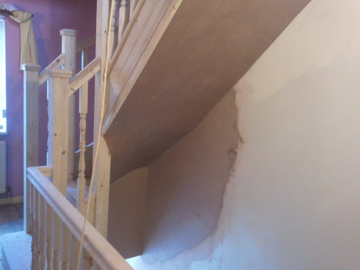 Holztreppe mit Geländer – CREOTEC